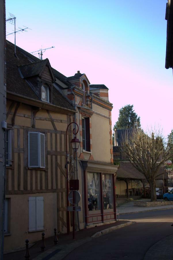 Gite "La Mesangerie" Villa Château-Renard Exteriör bild